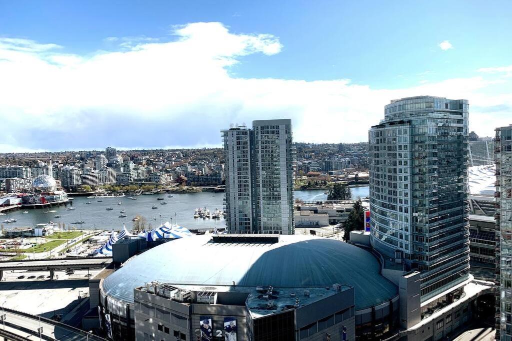 Downtown 3Br/2Ba+Views+Skytrain+Free Parking Apartment Vancouver Exterior foto