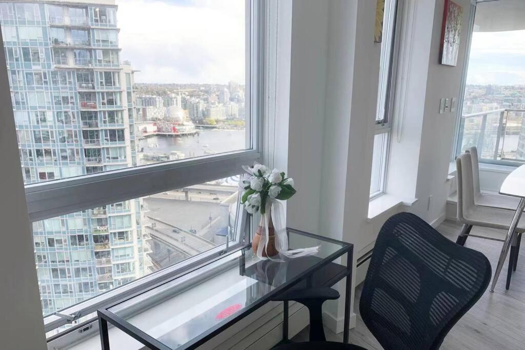 Downtown 3Br/2Ba+Views+Skytrain+Free Parking Apartment Vancouver Exterior foto