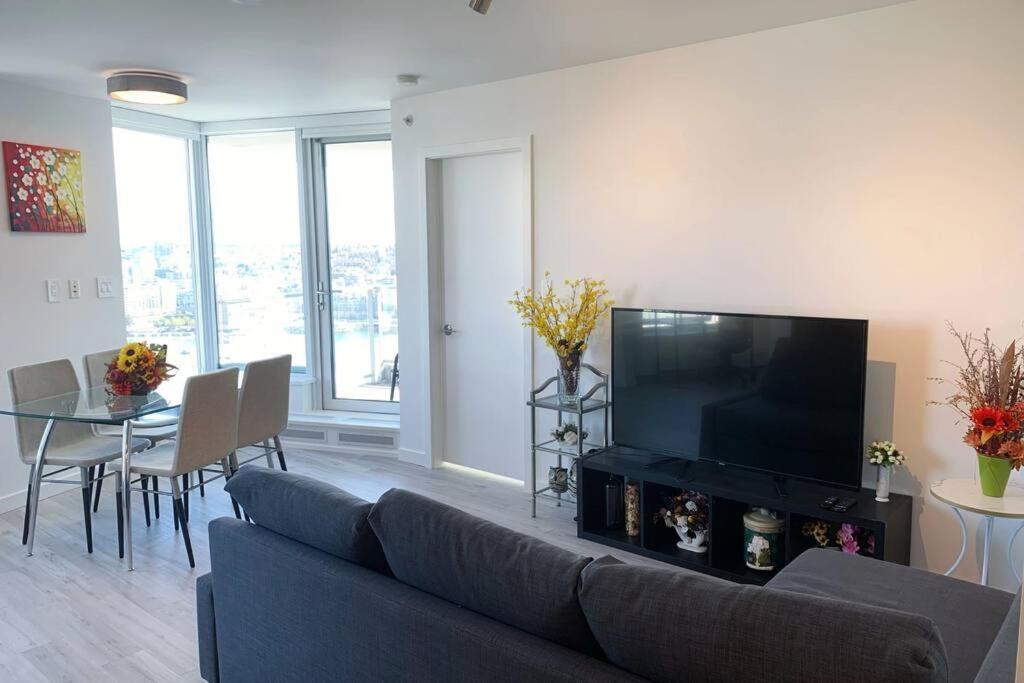Downtown 3Br/2Ba+Views+Skytrain+Free Parking Apartment Vancouver Exterior foto