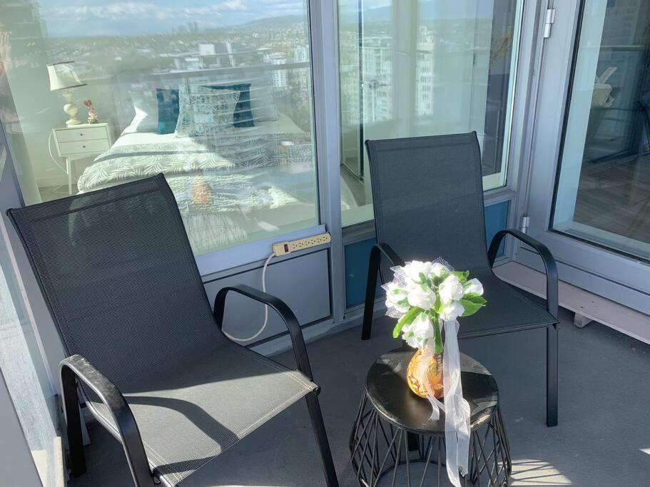 Downtown 3Br/2Ba+Views+Skytrain+Free Parking Apartment Vancouver Exterior foto