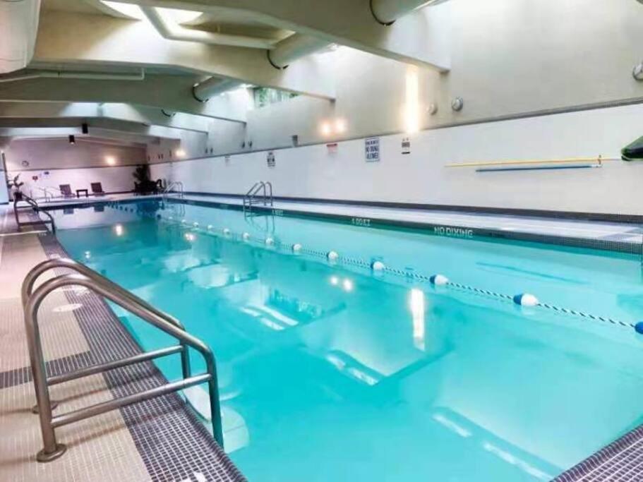 Downtown 3Br/2Ba+Views+Skytrain+Free Parking Apartment Vancouver Exterior foto