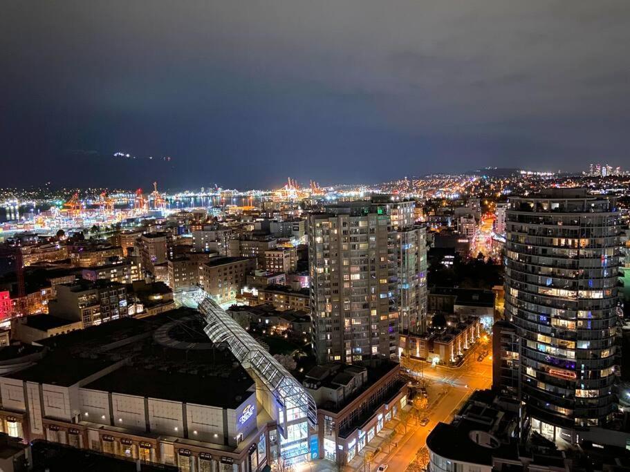 Downtown 3Br/2Ba+Views+Skytrain+Free Parking Apartment Vancouver Exterior foto