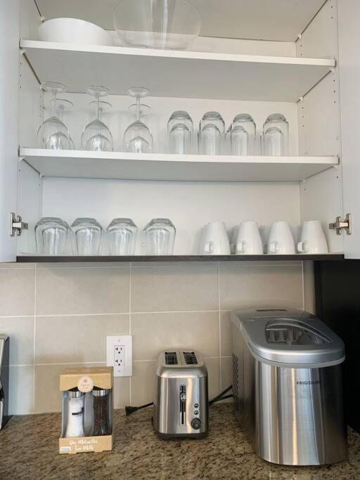 Downtown 3Br/2Ba+Views+Skytrain+Free Parking Apartment Vancouver Exterior foto