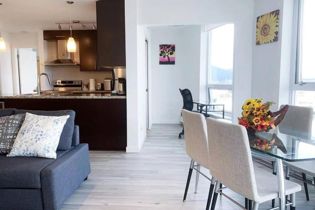 Downtown 3Br/2Ba+Views+Skytrain+Free Parking Apartment Vancouver Exterior foto