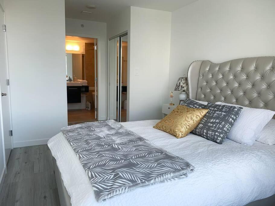 Downtown 3Br/2Ba+Views+Skytrain+Free Parking Apartment Vancouver Exterior foto